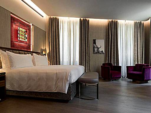 Read more about the article 8 Best Pamplona Boutique Hotels